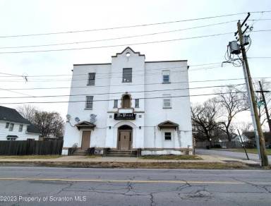 Main picture of 2712 N Main Ave