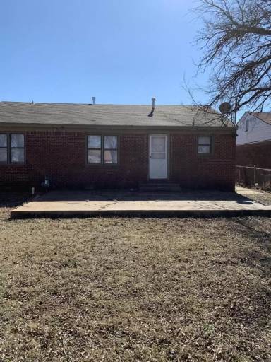 Main picture of 1221 NE 42nd St