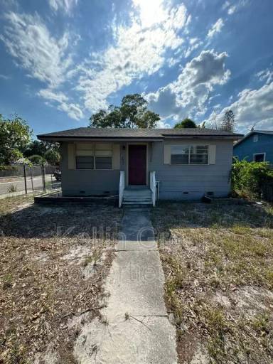 Main picture of 2027 37th St S