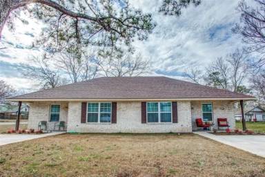 Main picture of 712 Seven Oaks Rd