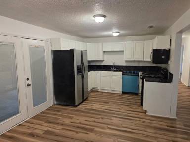 Main picture of 6600 Springwater St