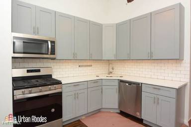 Main picture of 2421 N Clybourn Ave