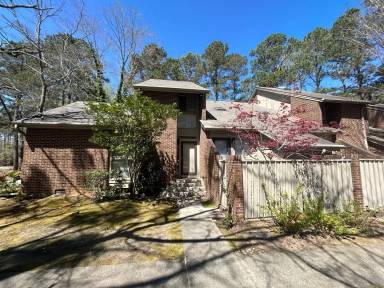 Main picture of 1 Gardenwood Ct