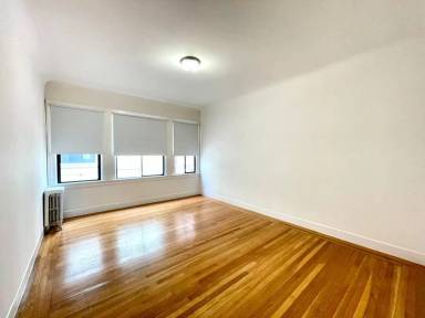 Main picture of 2395 Francisco St