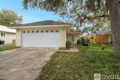 Main picture of 495 Pyrus St