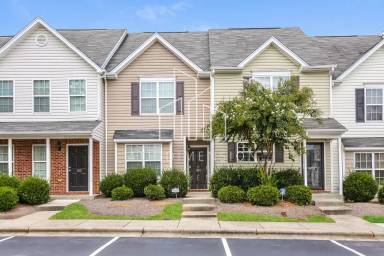 Main picture of 105 Breezeway Ln