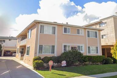 Main picture of 1033 S Holt Ave