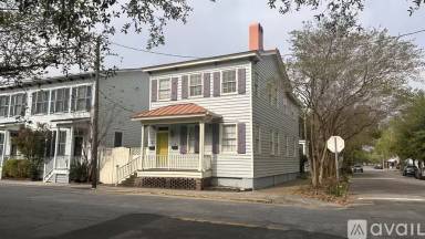 Main picture of 901 Jefferson St