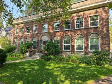 Main picture of 2230 W Pacific Ave
