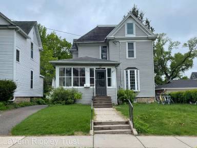 Main picture of 210 4th St E