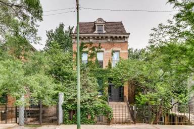 Main picture of 824 W. 19th St.