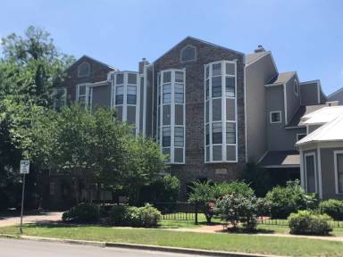 Main picture of 915 W 23rd St