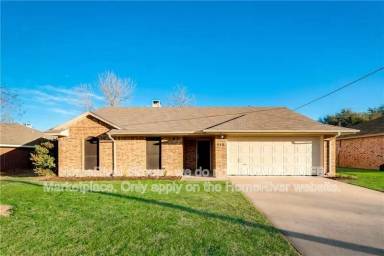 Main picture of 212 Boardwalk St