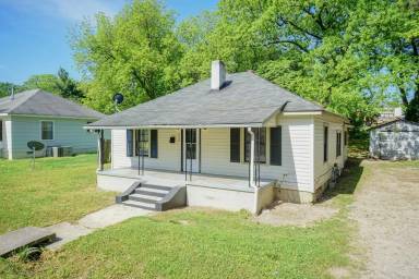 Main picture of 930 Elm St