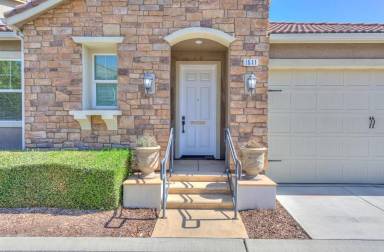 Main picture of 1511 N Encoure Way