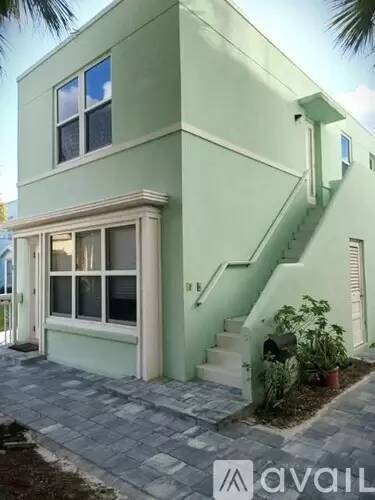 Main picture of 90 SE 5th Ave