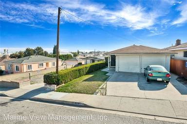 Main picture of 4510 W 131st St