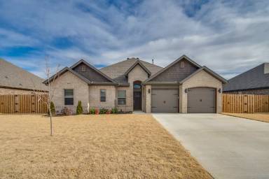 Main picture of 6205 S 62nd St