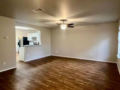 Main picture of 450 Jim Miller Dr