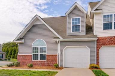 Main picture of 328 Robyns Glen Cir