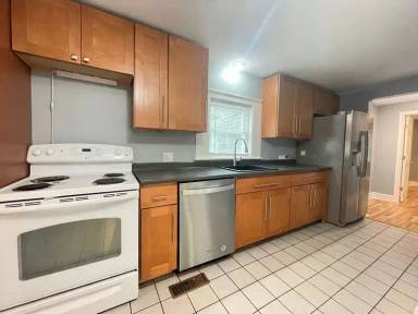 Main picture of 60 Gove St