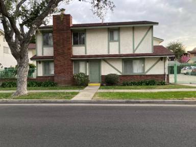 Main picture of 300 W Norwood Pl