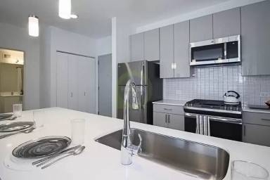 Main picture of 818 W Van Buren