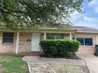 Main picture of 3609 Galaxie Dr