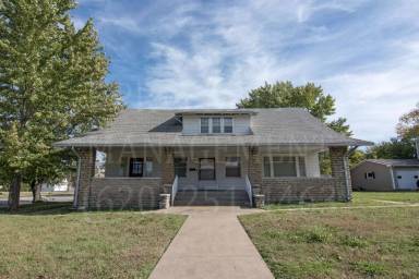 Main picture of 501 Willow St