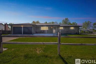 Main picture of 6978 Robb St