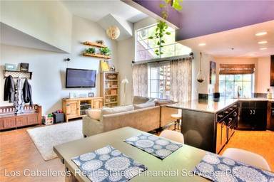 Main picture of Lake Grove