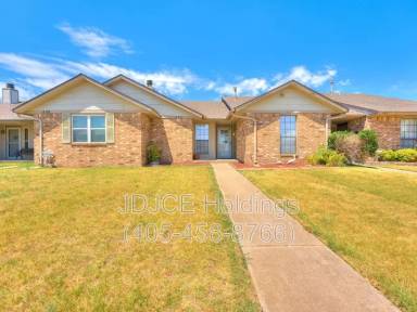Main picture of 447 W Curtis Dr