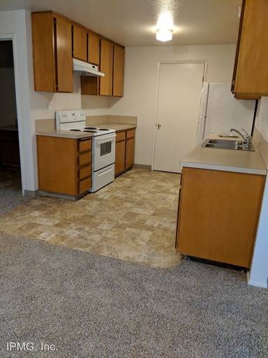 Main picture of 380 Shamrock St