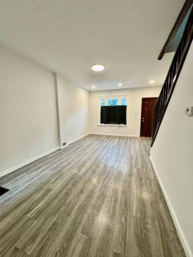 Main picture of 3355 Rand St