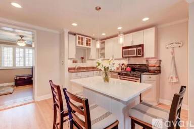 Main picture of 1202 Colonial Ave