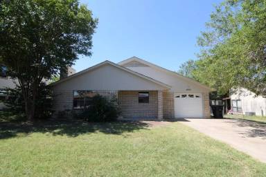 Main picture of 2606 Fieldstone Dr
