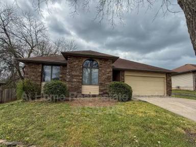 Main picture of 2596 W Buena Vista St