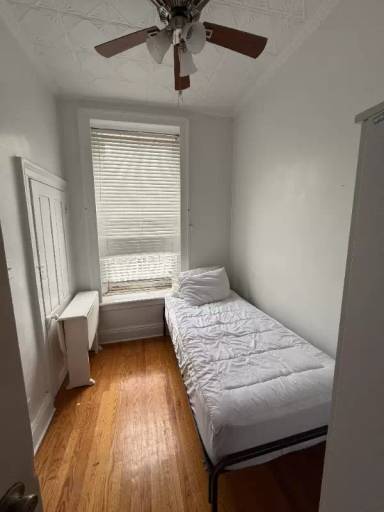 Main picture of 249 Manhattan Ave