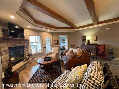 Main picture of 250 Lakewood Dr