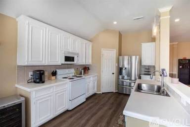 Main picture of 3722 Crescent Dr