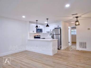 Main picture of 615 Lakeview St