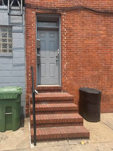 Main picture of 632 S Broadway
