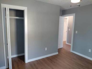 Main picture of 411 SE Pinecrest Dr