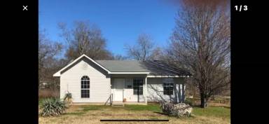 Main picture of 1095 E Main St