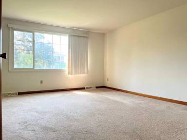 Main picture of 25 Oakridge Dr