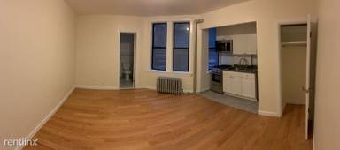 Main picture of 218 W 10th St