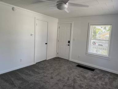 Main picture of 1453 S Oak Ave