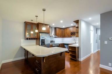 Main picture of 340 Baker St