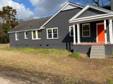 Main picture of 2302 Chapman St