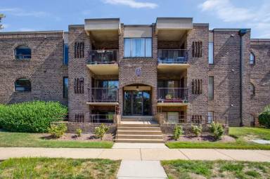 Main picture of 1 Silverwood Cir